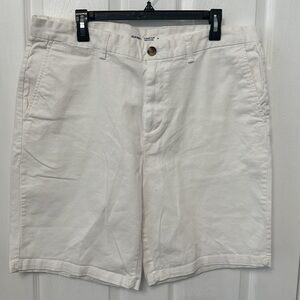 Chino shorts with pockets, worn once